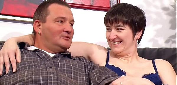Altes deutsches Ehepaar hat ersten Dreier Sex mit Fremden